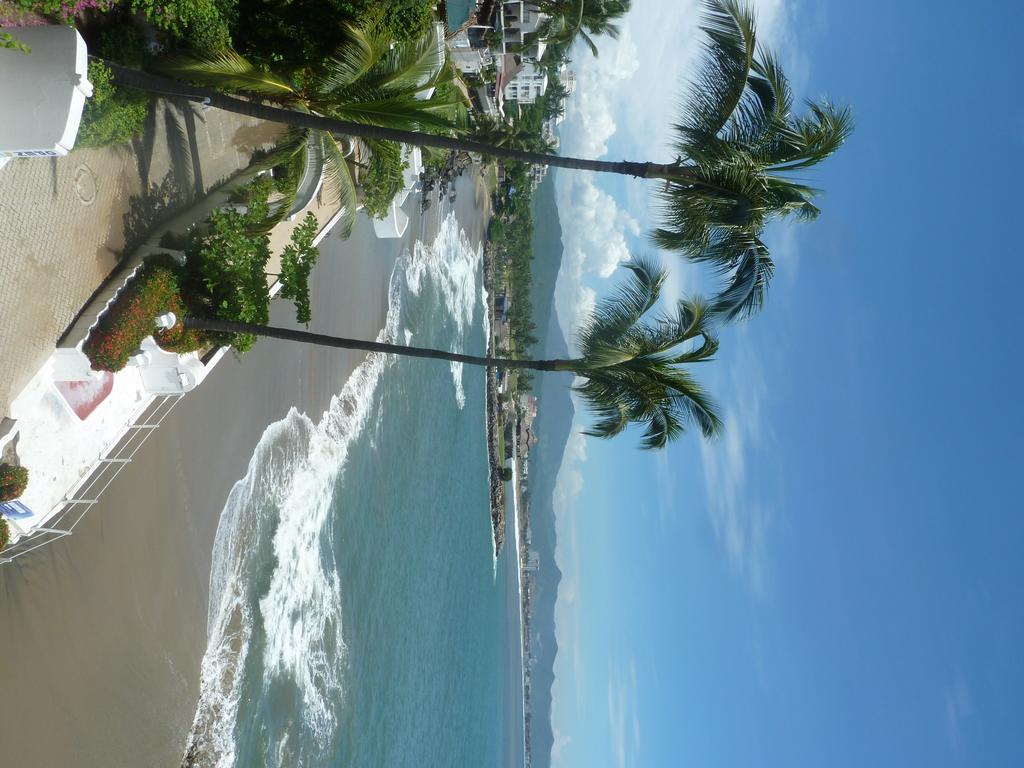 Dolphin Cove Inn Manzanillo Exterior photo